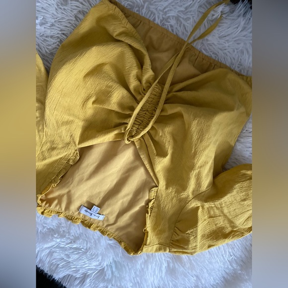 Love Bonito- Yellow crop top 💛 - Picture 6 of 6